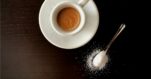 Perché dovresti subito iniziare a bere caffè senza zucchero (secondo la scienza)