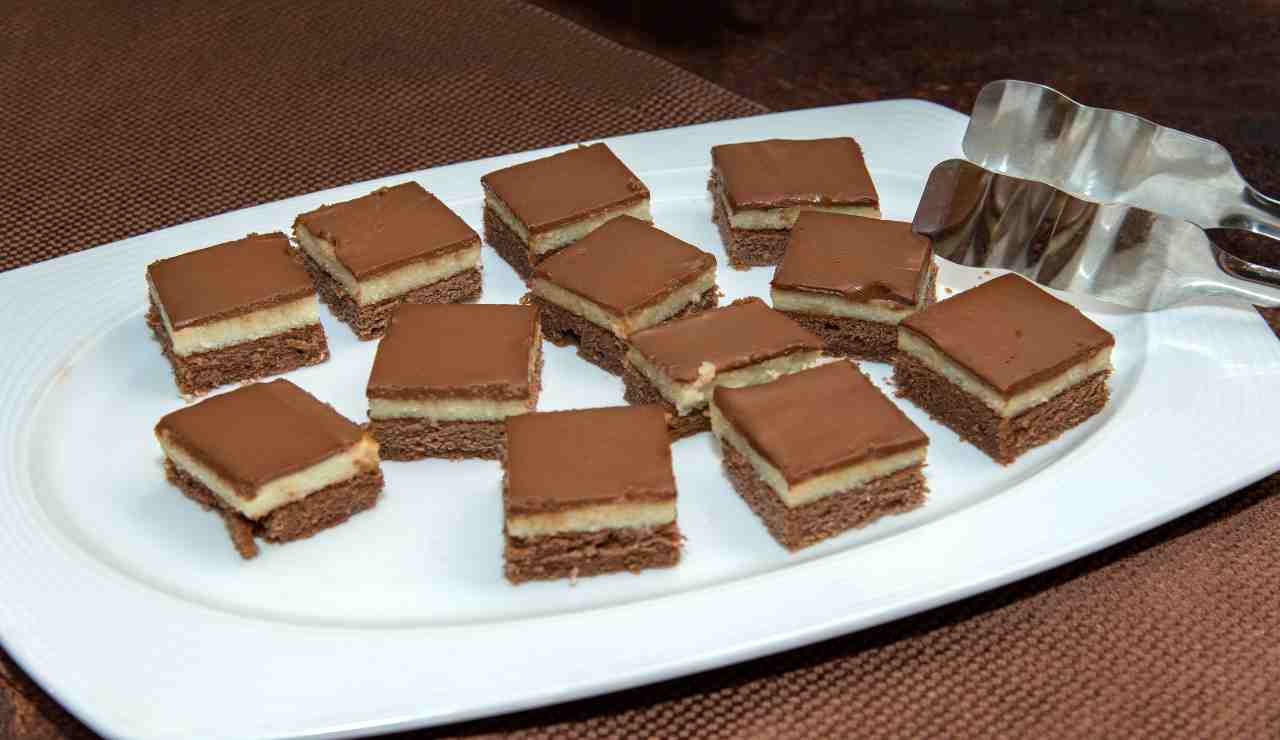 Quadrotti-al-caffe-con-crema-al-tiramisu